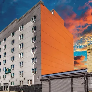 Hotel La Quinta By Wyndham Brooklyn, New York
